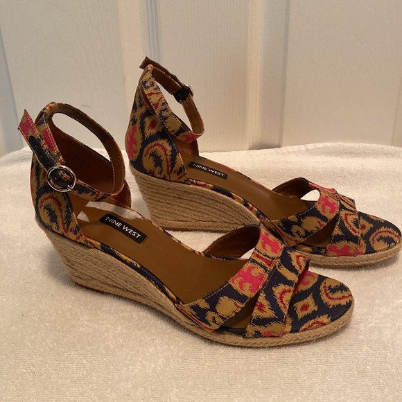 Nine West Aztec Style Wedges…size 10 1/2 M - Picture 4 of 8